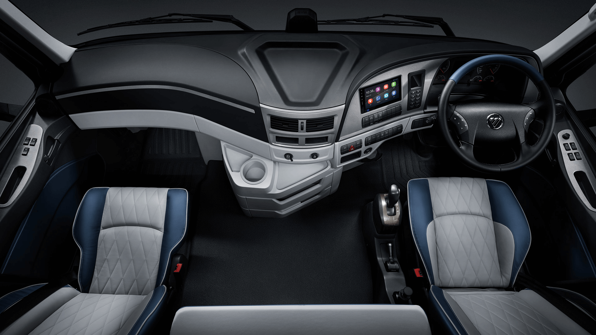 Auman_R_Full_Interior_Desktop